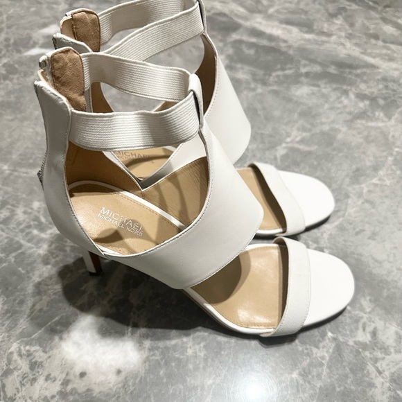 Michael Michael Kors  T Strap Leather Rare Optic White Block Stiletto Luxe 9.5M - Picture 2 of 7